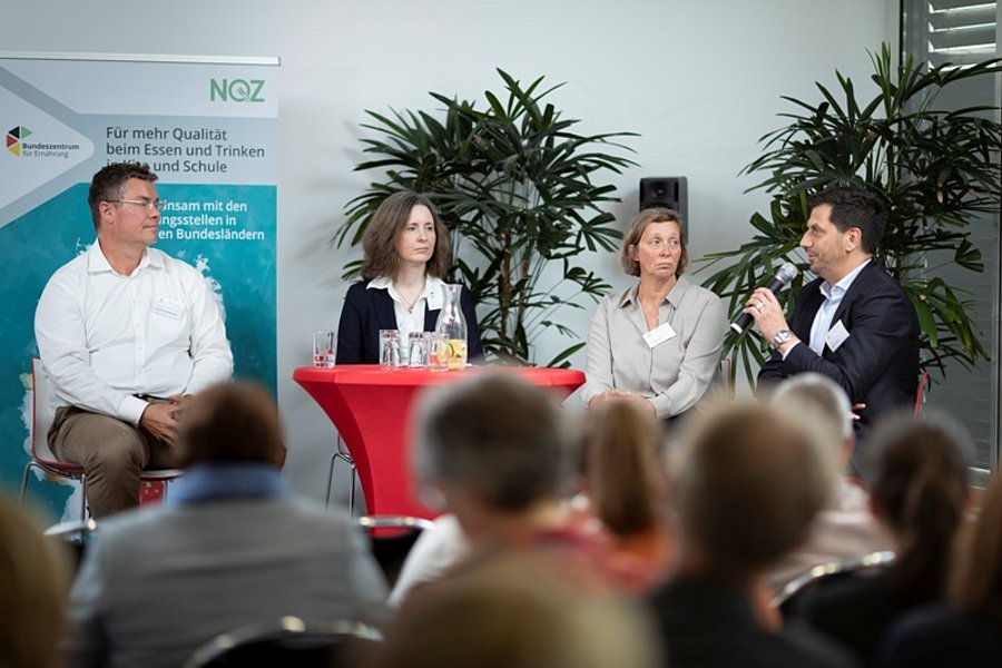 Prof. Dr. Christopher Zeiss, Anke Brückmann, Cornelia Espeter und Holger Pfefferle vor Publikum
