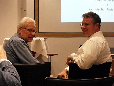 Prof. Dr. Zeiss und Peter Gerlach im Austausch mit den Teilnehmenden des Vernetzungstreffen – Ernährung in Kita und Schule