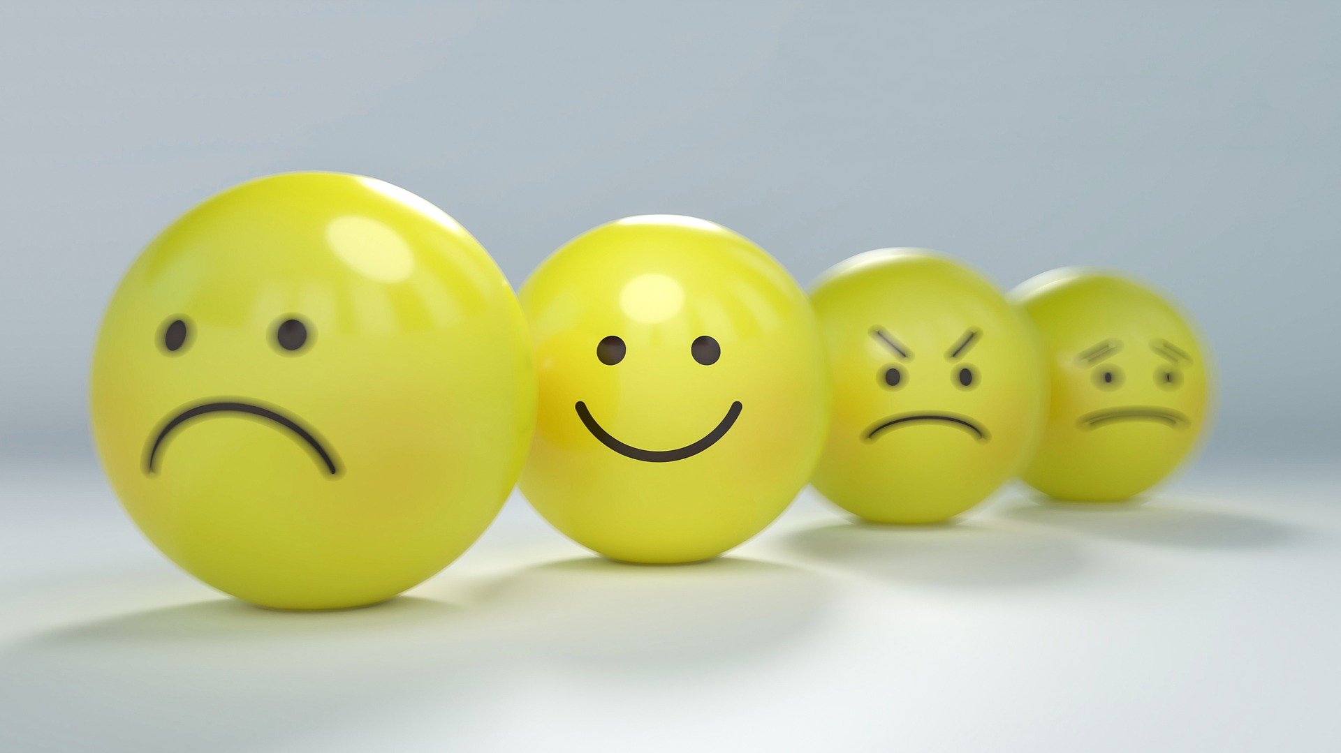 Das Bild zeigt vier Emoticons: traurig, fröhlich, wütend, enttäuscht.